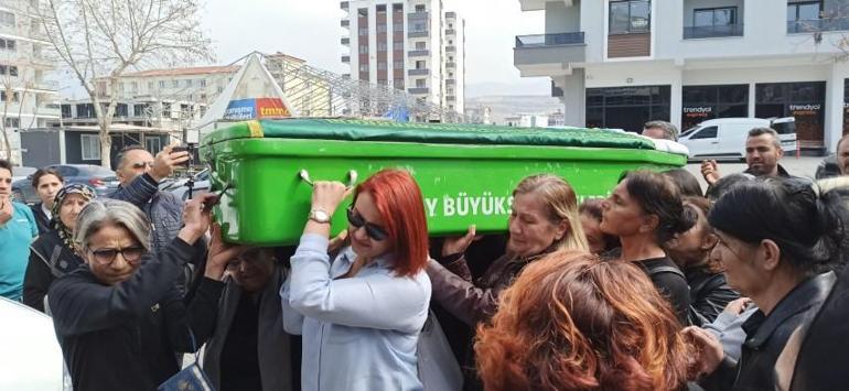 Sevcan hemşireye acı veda Tabutunu kadınlar taşıdı... Eşi canice katletmişti