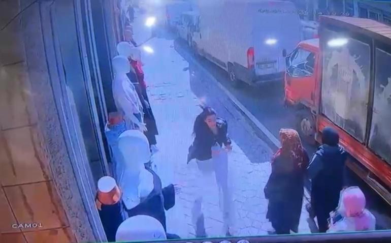 Kuyumcudan altın taç çaldı, savunması şaşkına çevirdi Elindeki taçla hiçbir şey yapmamış gibi sokakta böyle yürüdü