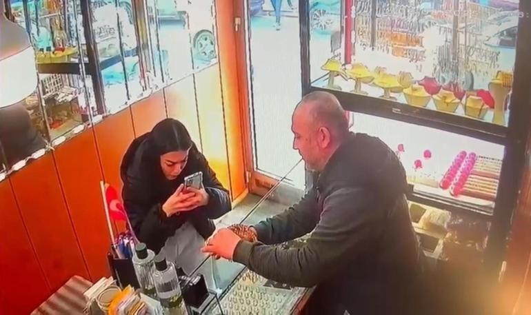 Kuyumcudan altın taç çaldı, savunması şaşkına çevirdi Elindeki taçla hiçbir şey yapmamış gibi sokakta böyle yürüdü