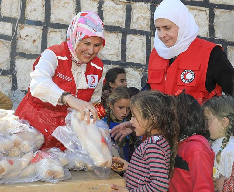 Kızılay’dan İdlib’de engelli kamplarında kalanlara yardım, yetimhanedeki çocuklara iftar