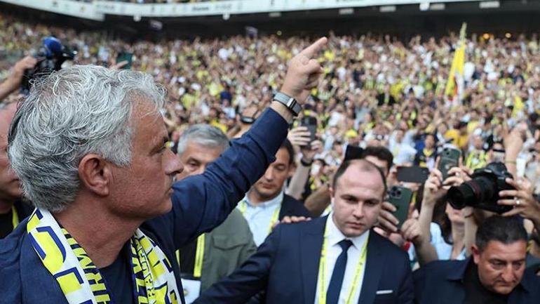 Jose Mourinhodan gündem yaratacak Galatasaray ve şampiyonluk sözleri: Normal koşullarda açık ara farkla şampiyon olurduk