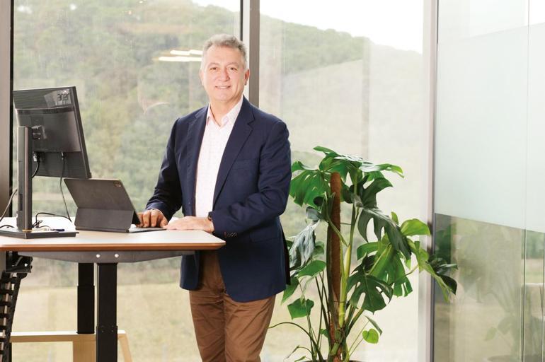 Mercedes-Benz’in yapay zekâlı yeni CLA’sı sürücülerin ruh halini anlayacak... Direksiyona yapay zekâ geçti