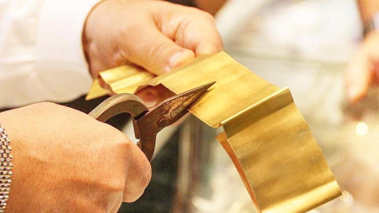 Altında beş ayaklı zirve