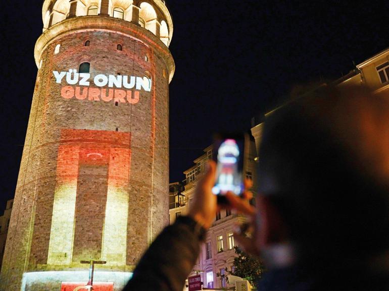 Galata’da zafer renkleri