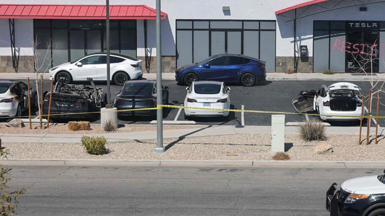 Las Vegasta 5 Tesla ateşe verildi