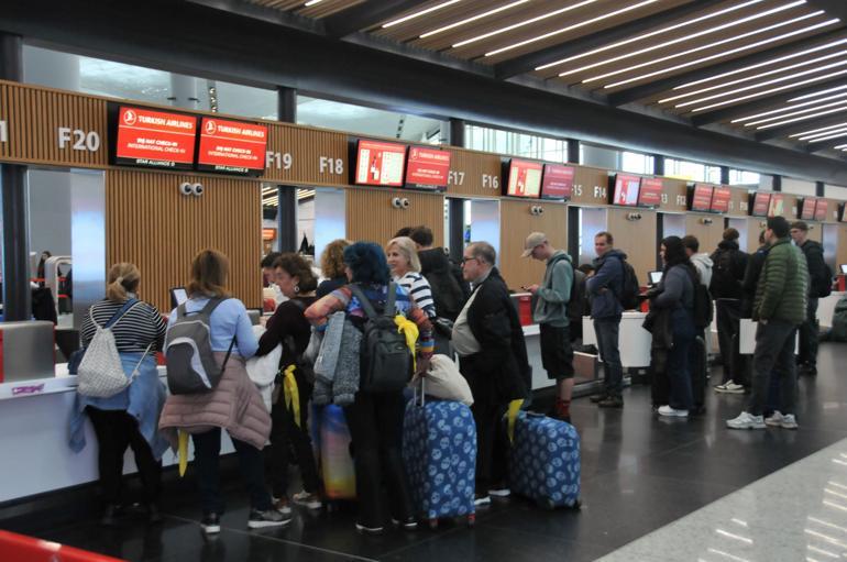 Havalimanlarında bayram yoğunluğu