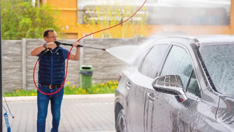 Köpüren oto yıkama fiyatları nedeniyle basınçlı makine ve istasyonlara talep arttı: Kendin yıka dönemi