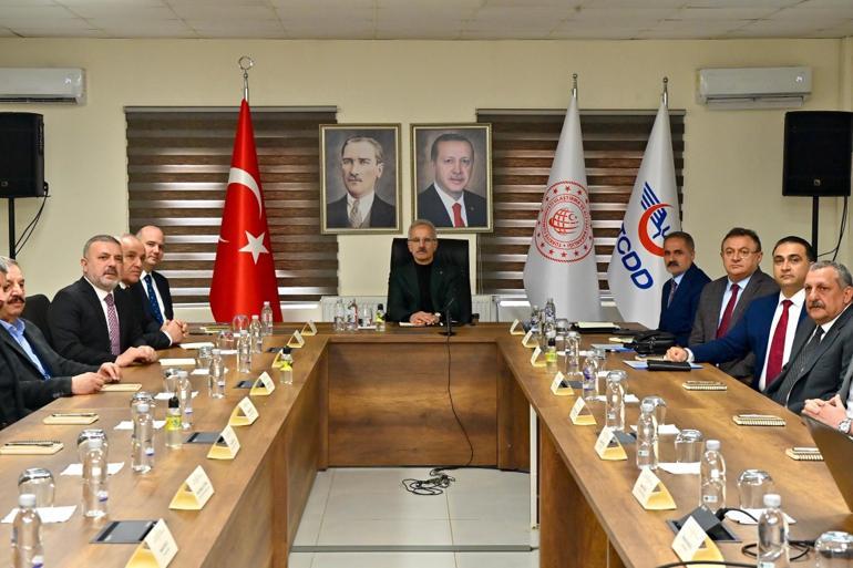 Ulaştırma ve Altyapı Bakanı Uraloğlu, Sincan OSB-Yenikent-Kazan Soda Demiryolu Projesi çalışmalarını inceledi