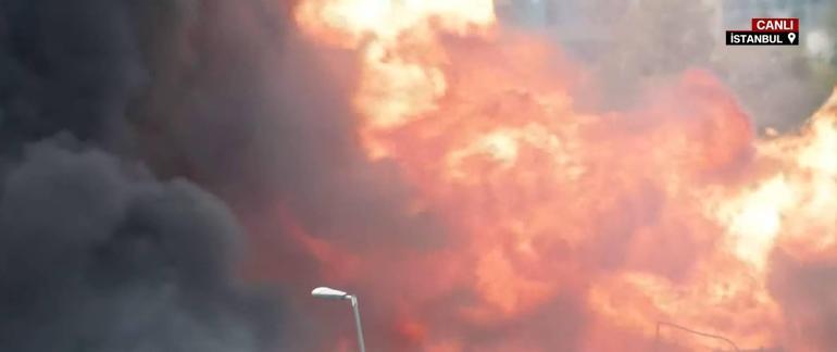 İstanbulda kimya deposunda korkutan yangın | Otomobiller küle döndü