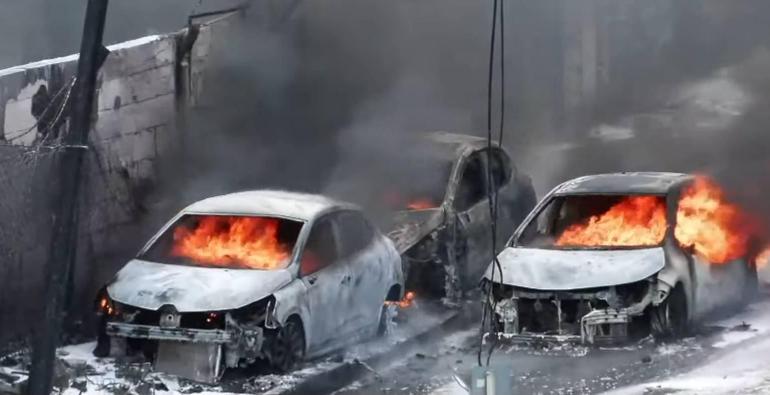 İstanbulda kimya deposunda korkutan yangın | Otomobiller küle döndü