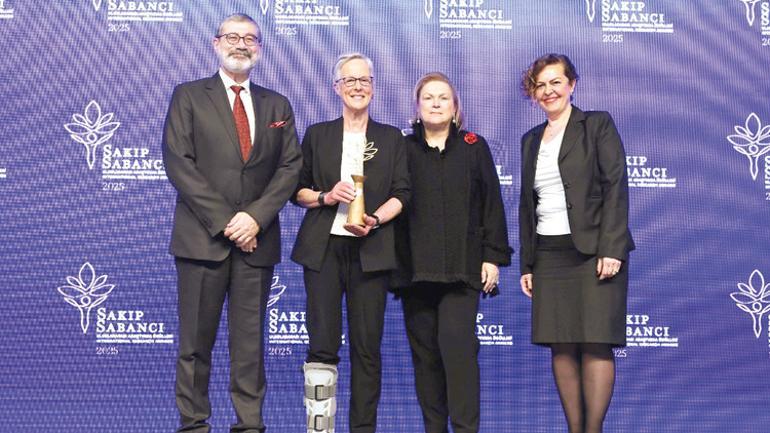 ‘Yakın gelecek zor olacak’