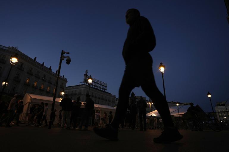 Bakan Bayraktardan elektrik kesintisi uyarısı: Avrupanın sistemine bağlıyız