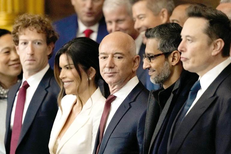 Elon Musk ve Jeff Bezos’un uyduları internetin kurallarını yeniden yazacak... İnternet rekabeti fezaya çıktı