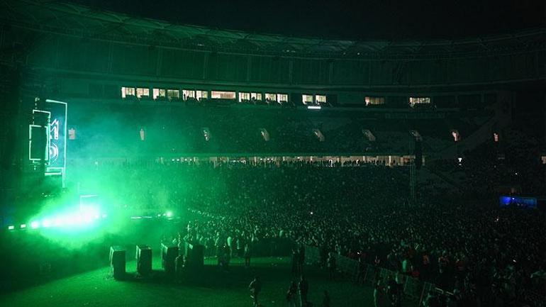 DJ Mahmut Orhan a donné un concert à des milliers de personnes au profit de Bursaspor