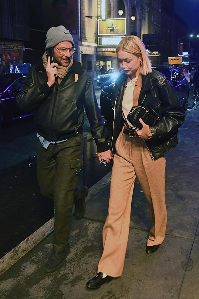 La première photo d'amour est arrivée après deux ans... Un baiser devant le gâteau d'anniversaire