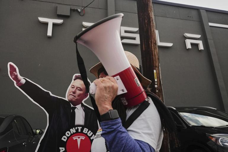 Les décisions d'Elon Musk ont des répercussions sur Tesla... Une grave erreur stratégique de la part de l'entreprise, exposée aux protestations