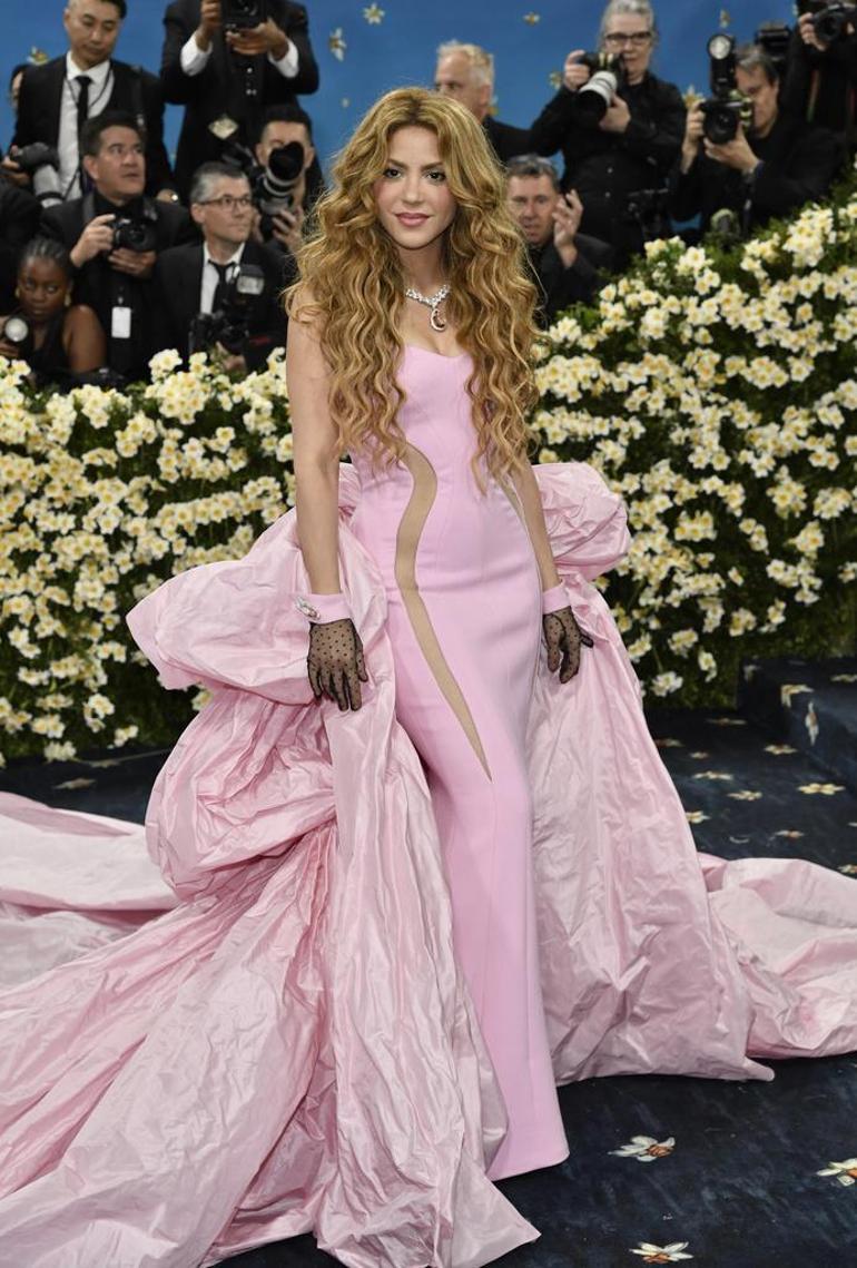 Met Gala 2025: Yılın davetinde sürpriz dolu unutulmaz anlar… Kırmızı halıya karnı burnunda gelenler, makyajsız çıkanlar ve aşkını ilan edenler