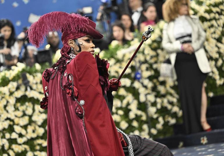 Met Gala 2025: Yılın davetinde sürpriz dolu unutulmaz anlar… Kırmızı halıya karnı burnunda gelenler, makyajsız çıkanlar ve aşkını ilan edenler