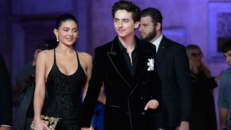 Aşkın ilanı iki sene sonra geldi… İlk pozlarını el ele verdiler: Dünya duysun ben onu seviyorum