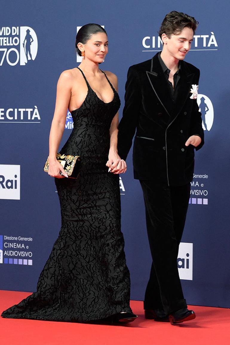 Aşkın ilanı iki sene sonra geldi… İlk pozlarını el ele verdiler: Dünya duysun ben onu seviyorum