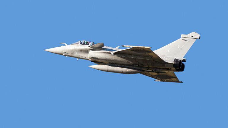 Hindistan-Pakistan gerilimi ile Çin savunma şirketlerinin hisseleri gaza bastı... Merakla beklenen savaş uçağı J-10 görücüye çıktı