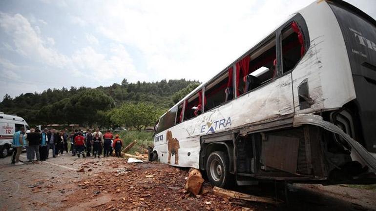 Son dakika... Çanakkale’de zincirleme kaza: 8 kişi hayatını kaybetti