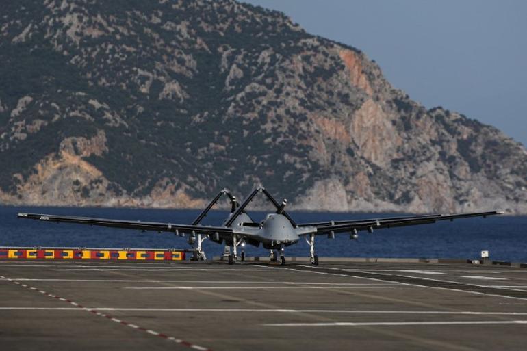 DENİZKURDU-2025 Tatbikatında Bayraktar TB3 gösterisi | TCG Anadoluya intikal, kara hedeflerine salvo atışı