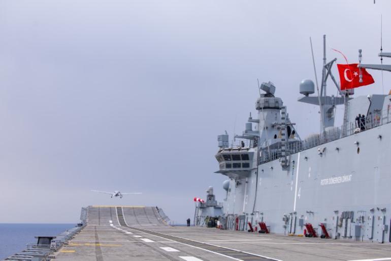 DENİZKURDU-2025 Tatbikatında Bayraktar TB3 gösterisi | TCG Anadoluya intikal, kara hedeflerine salvo atışı