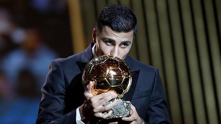 Arda Gülerin ilk 11 başladığı El Clasicoda olay Tribünde plaj topunu görünce kendini kaybetti