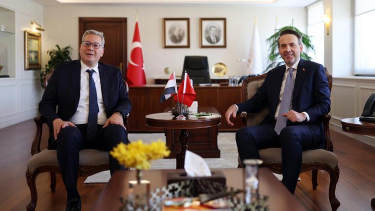 Bakan Bayraktar açıkladı: Türk FSRU’ya İlk Yurt Dışı Görev