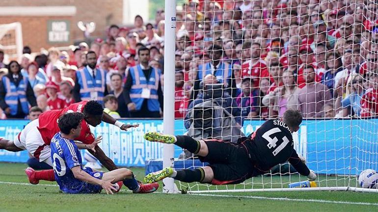  Direğe çarptı bağırsakları yırtıldı, yıldız futbolcu komada