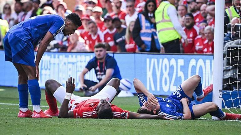  Direğe çarptı bağırsakları yırtıldı, yıldız futbolcu komada