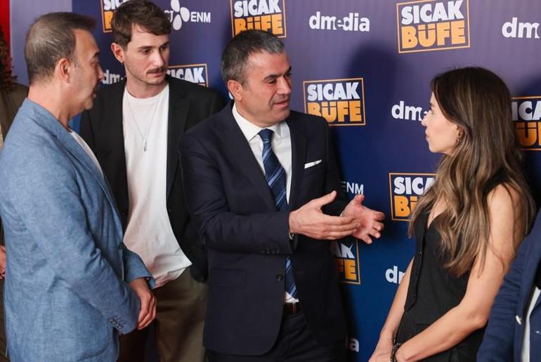 Komedinin sevilen yüzleri bir arada... Sıcak Büfeden kahkaha taştı