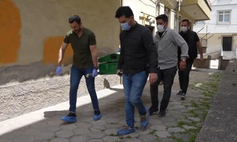 Kiracıdan haber alamayınca çilingirle evine girdi, kan donduran gerçekle karşılaştı Buzdolabı ve dondurucuda poşetler içindeydi...