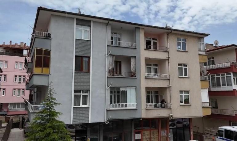 Kiracıdan haber alamayınca çilingirle evine girdi, kan donduran gerçekle karşılaştı Buzdolabı ve dondurucuda poşetler içindeydi...