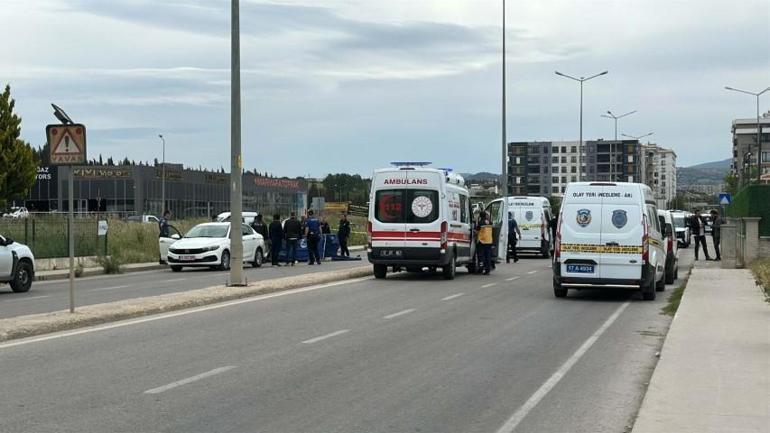 Otomobil ile motosikletli Zeynepin önünü kesti, başına ateş edip öldürdü