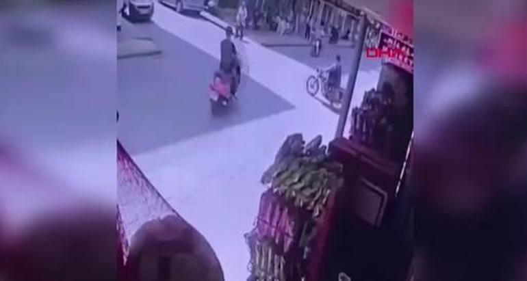 Her biri farklı yönden geliyordu... 3 motosikletin çarpıştığı kaza kamerada