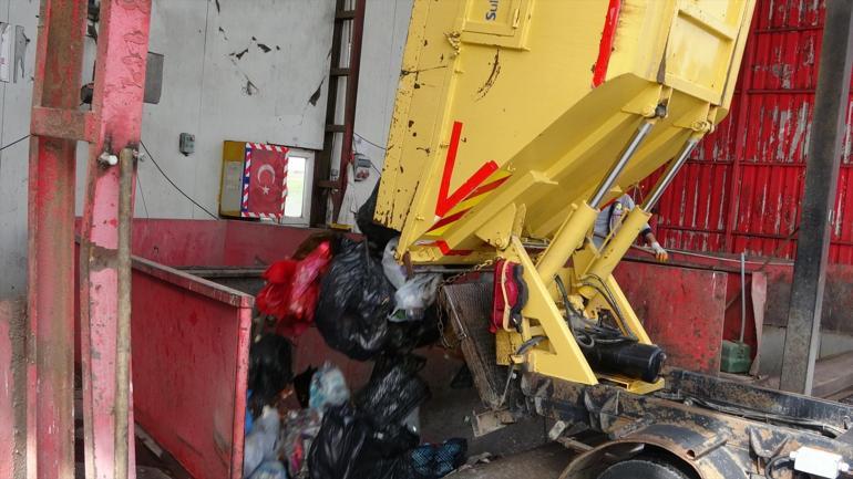 Annesinden hatıra kalan kolye, yanlışlıkla çöpe atıldı 7 ton çöpün içinde bulundu