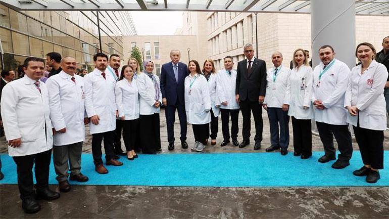Cumhurbaşkanı Erdoğan, açılışını yaptığı hastanedeki hastaları ziyaret etti