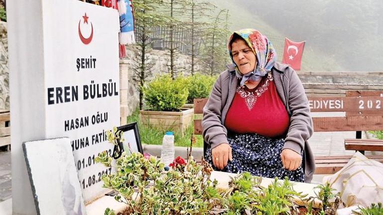 Bak bu şehit annesi hiç de mırın kırın etmiyor
