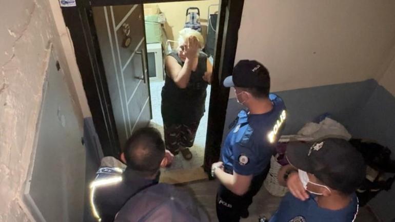 Avcılarda mahallelinin şikayet ettiği eve girildi, kokunun kaynağı ortaya çıktı