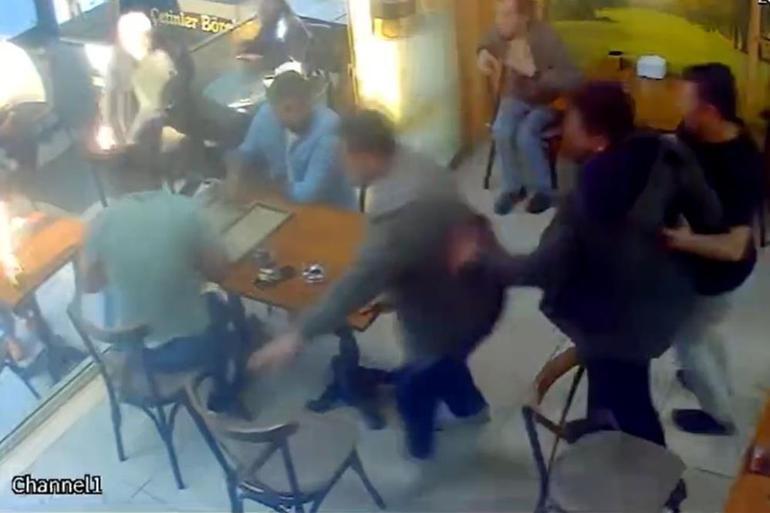 İstanbulda sokaktan geçen araç restorandakileri korkuttu | Anladıktan sonra herkes kendi haline güldü