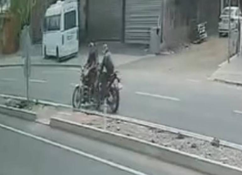 İki motosikletin çarpıştığı kazada sürücülerden biri hayatını kaybetti