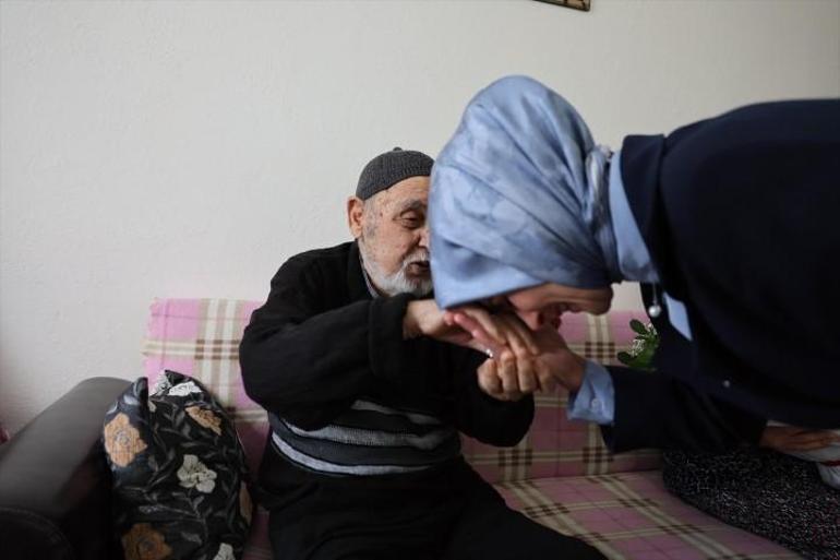 70 yıllık evli çifte Bakan Göktaştan ziyaret