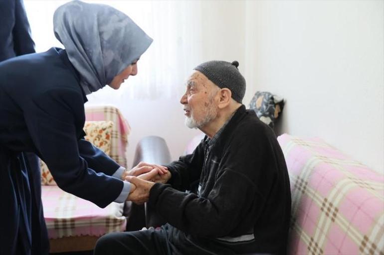 70 yıllık evli çifte Bakan Göktaştan ziyaret