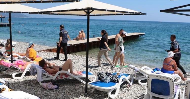 Taciz, uygunsuz fotoğraf ve çevreye rahatsızlık... Polis, plajda yakaladı