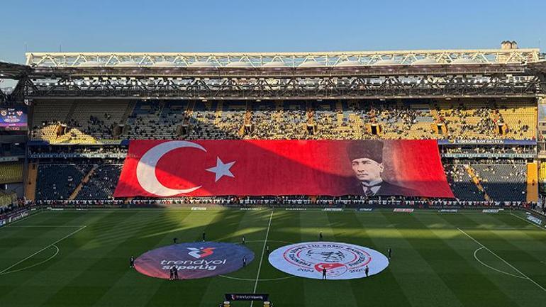 Kadıköyde santrayla birlikte İstifa sesleri Gol sonrası En Nesyriden tribünlere olay hareket