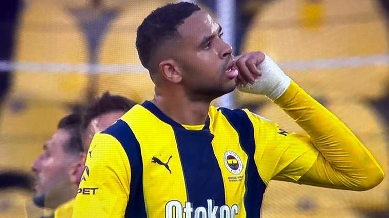 Kadıköyde santrayla birlikte İstifa sesleri Gol sonrası En Nesyriden tribünlere olay hareket