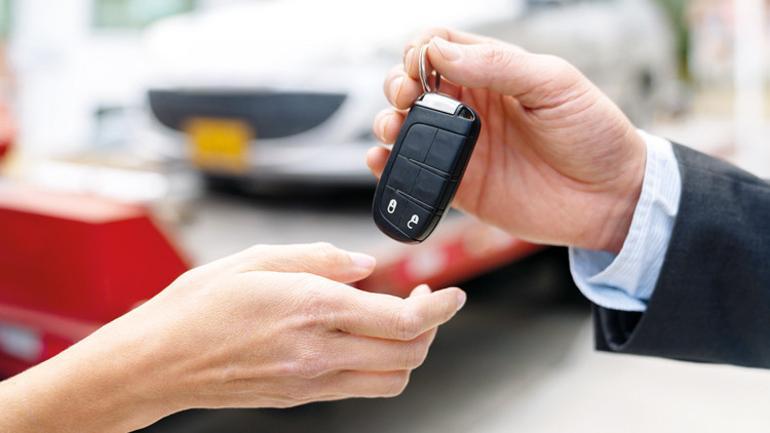 İbre yeniden 2. ele döndü: Sıfır araçta fiyatlar arttı nisanda ikinci el pazarı zirve yaptı