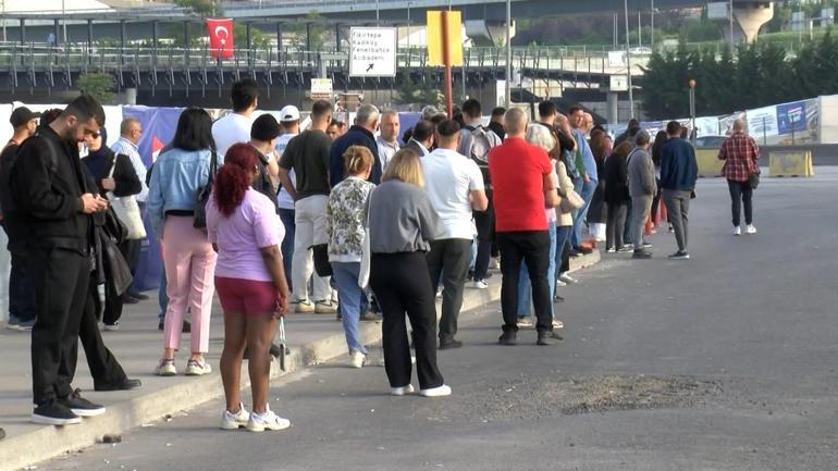 İstanbulda halk otobüsleri kontak kapattı Duraklarda yoğunluk